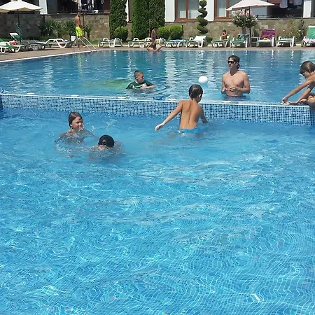 فندق Family Apolon 2*
