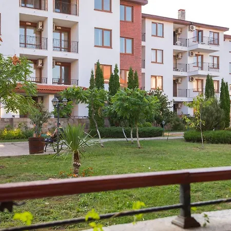 Family Apolon فندق 2*