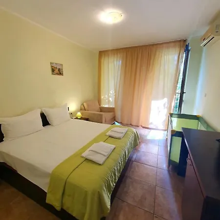 Family Apolon فندق نيسيبار