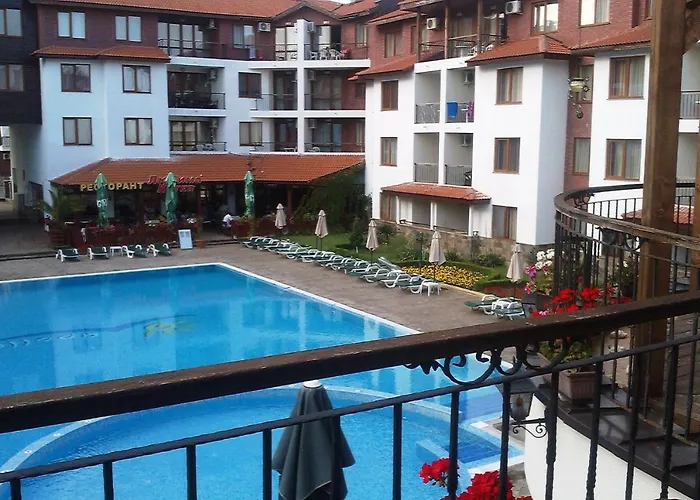 Family Apolon فندق