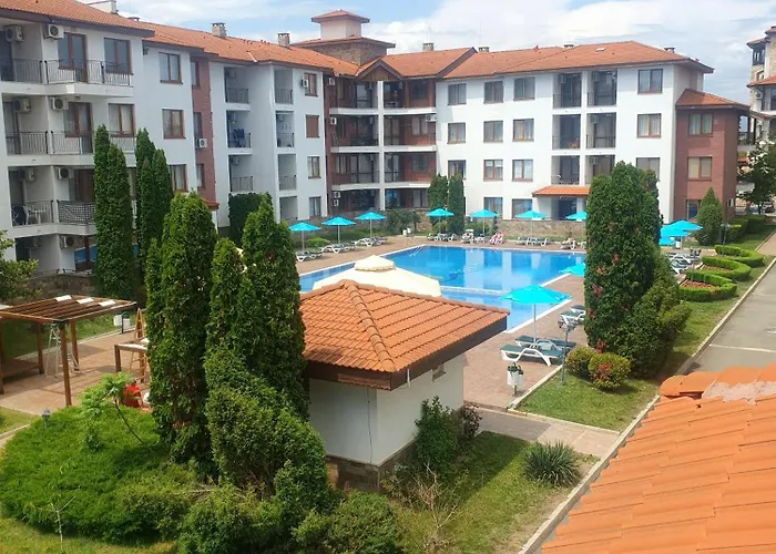 Family Apolon فندق